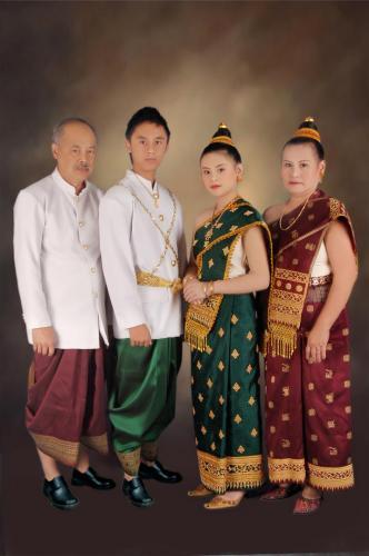 ชุดประขำชาติลาว