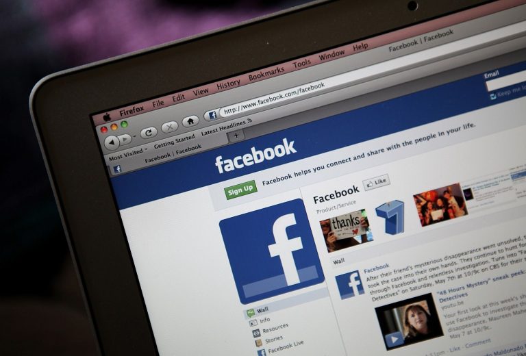 เพื่อนคนแรก Facebook