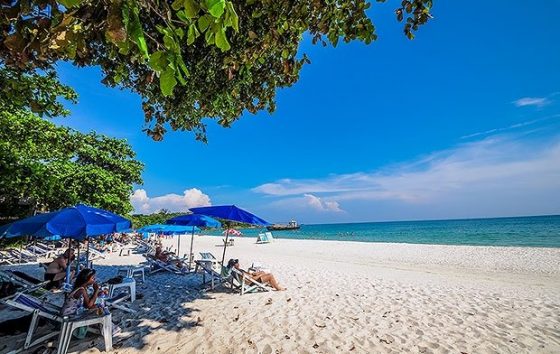 หาดทรายแก้ว
