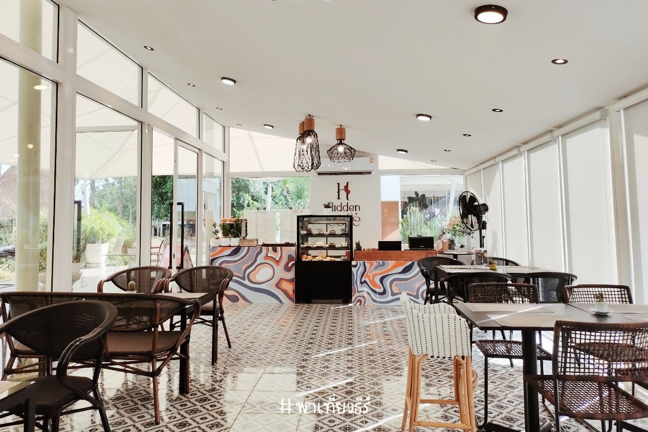 ในร้านห้องแอร์ด้านหน้า